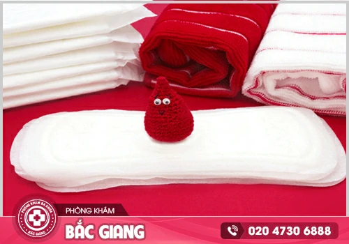 Máu báo thai nâu đen có phải hiện tượng bình thường không?