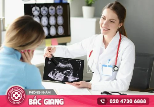 Chị em tiến hành thăm khám chuyên khoa để phát hiện thai bị dị tật. nguyên nhân thai bị dị tật